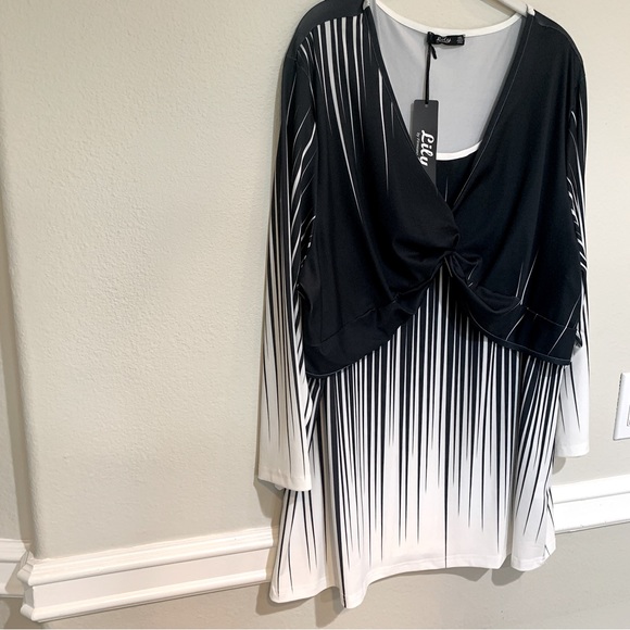 Lilly stretch top new with tags - Picture 2 of 11